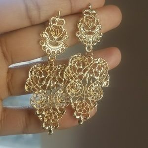 Gold vintage drop earring